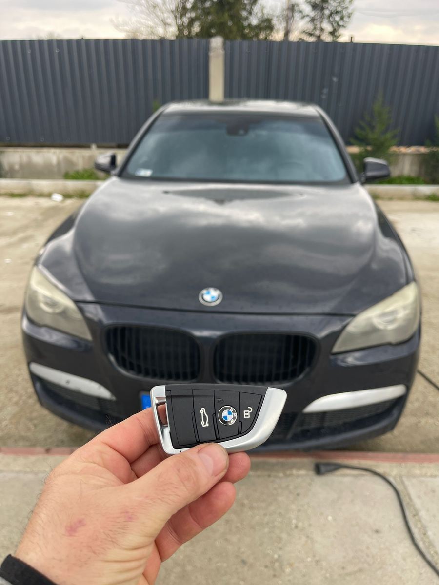 Roncsolásmentes autónyitás – BMW 7, autókulcs a helyszínen